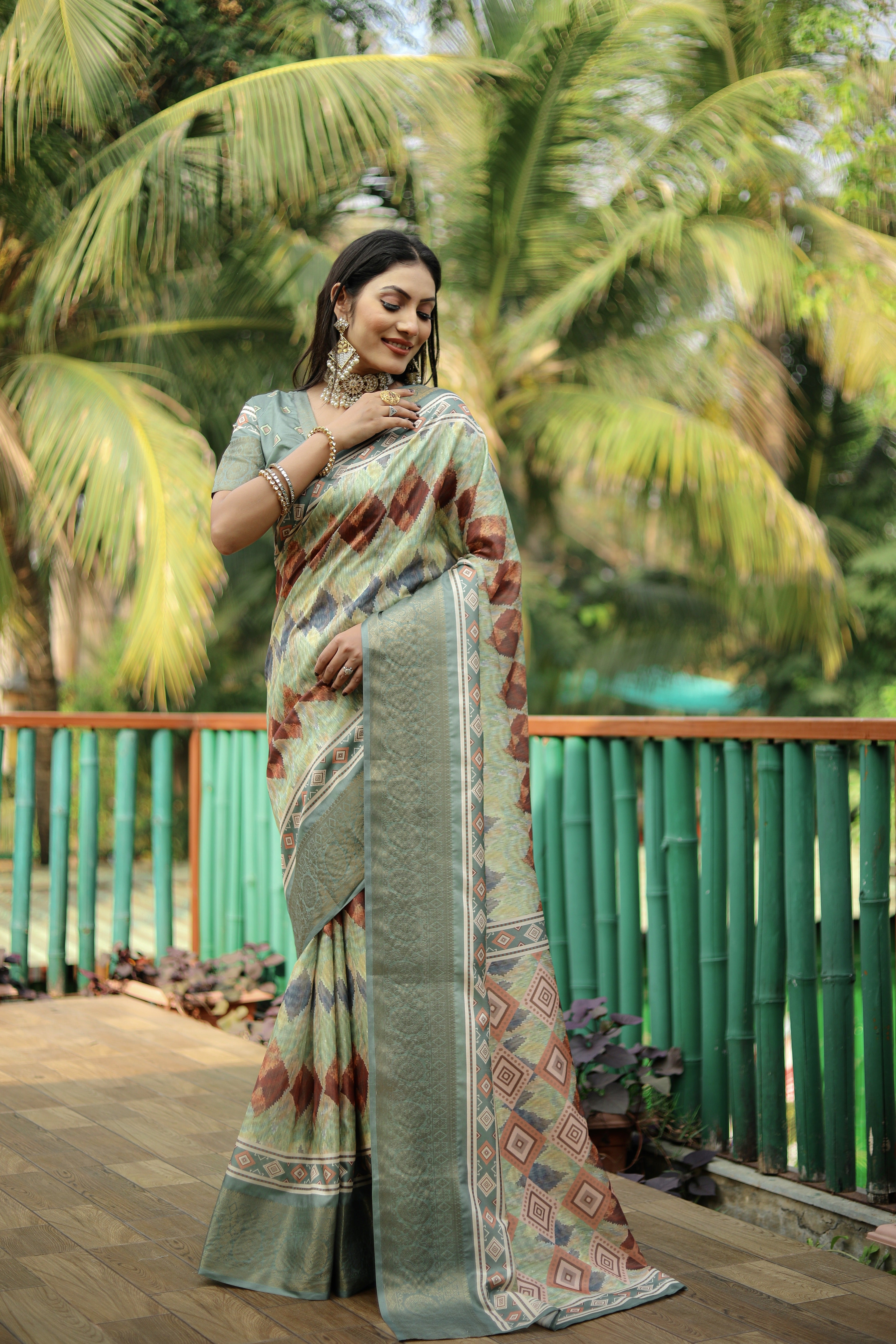 Soft Dola Silk saree with all over Abstract Digital prints with Jari weaving