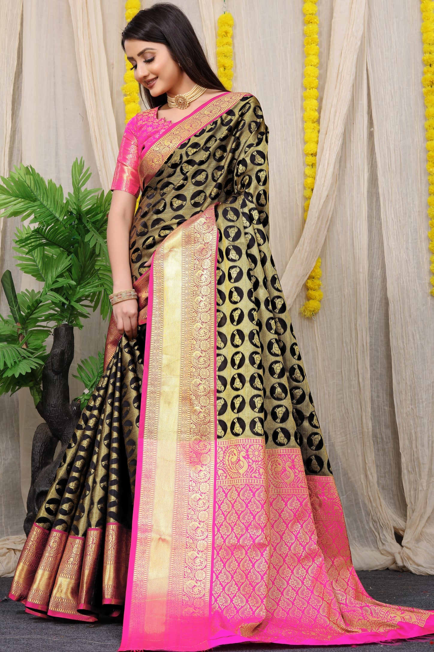 Black Pure Silk Kanjivaram Saree With Zari Weaving