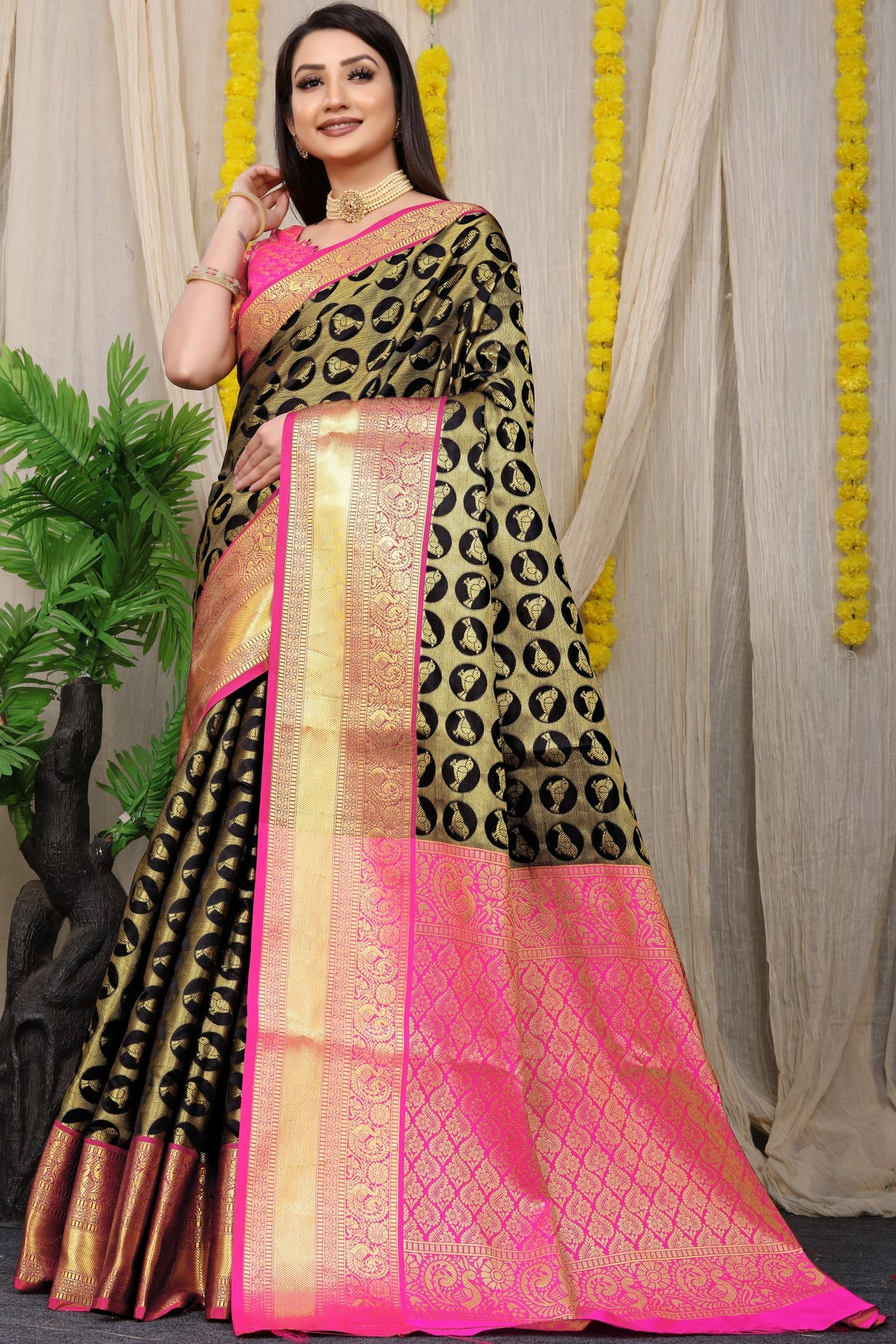 Black Pure Silk Kanjivaram Saree With Zari Weaving