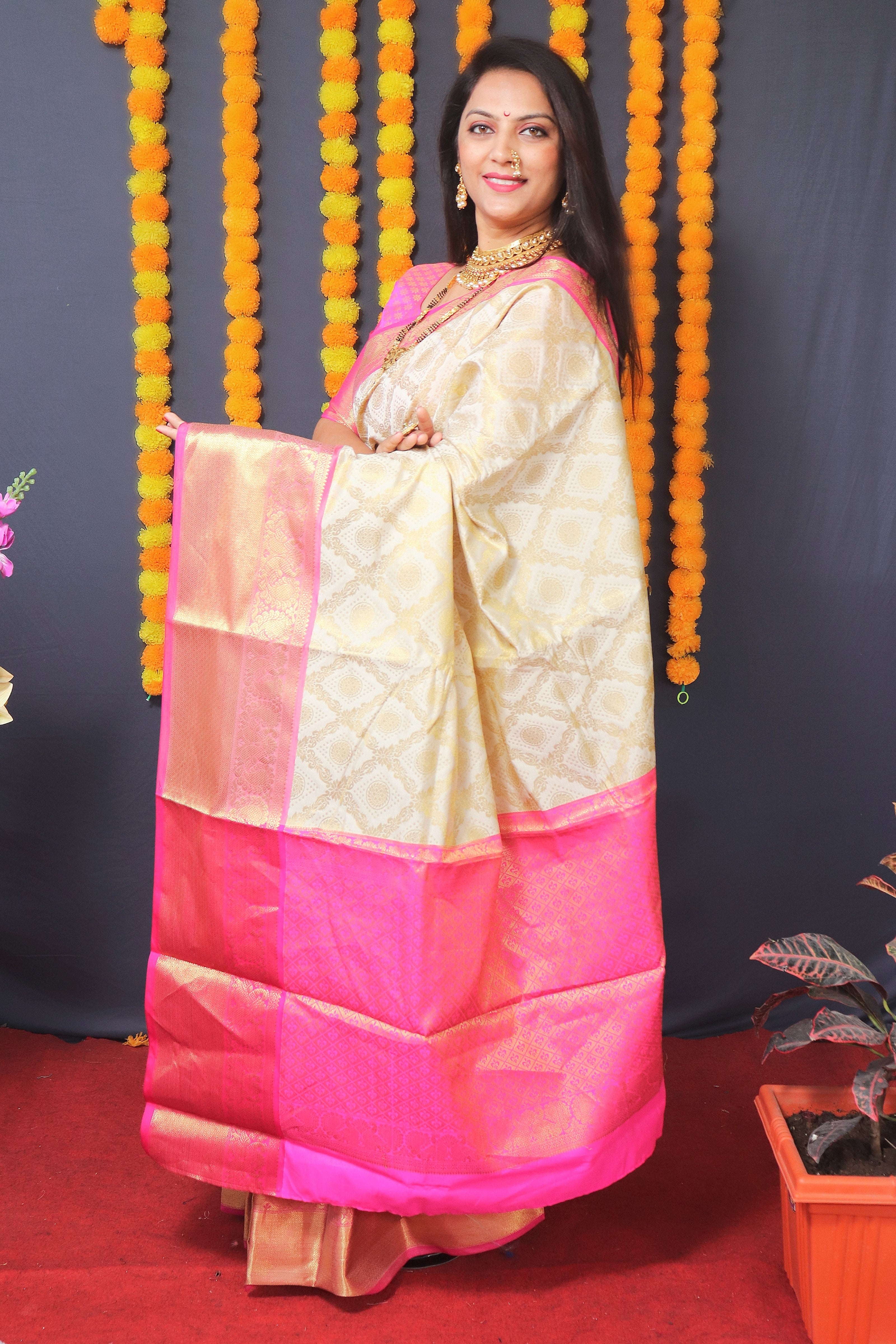 Cream Handloom Silk Kanjivaram Saree With Zari Weaving