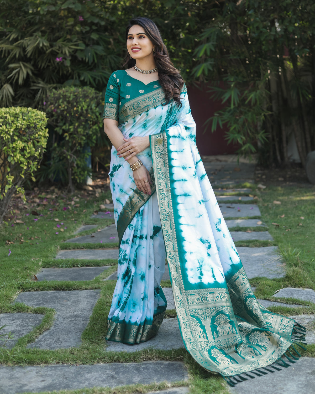 Green And White Pure Shibory Soft Dola silk Saree With Zari Weaving