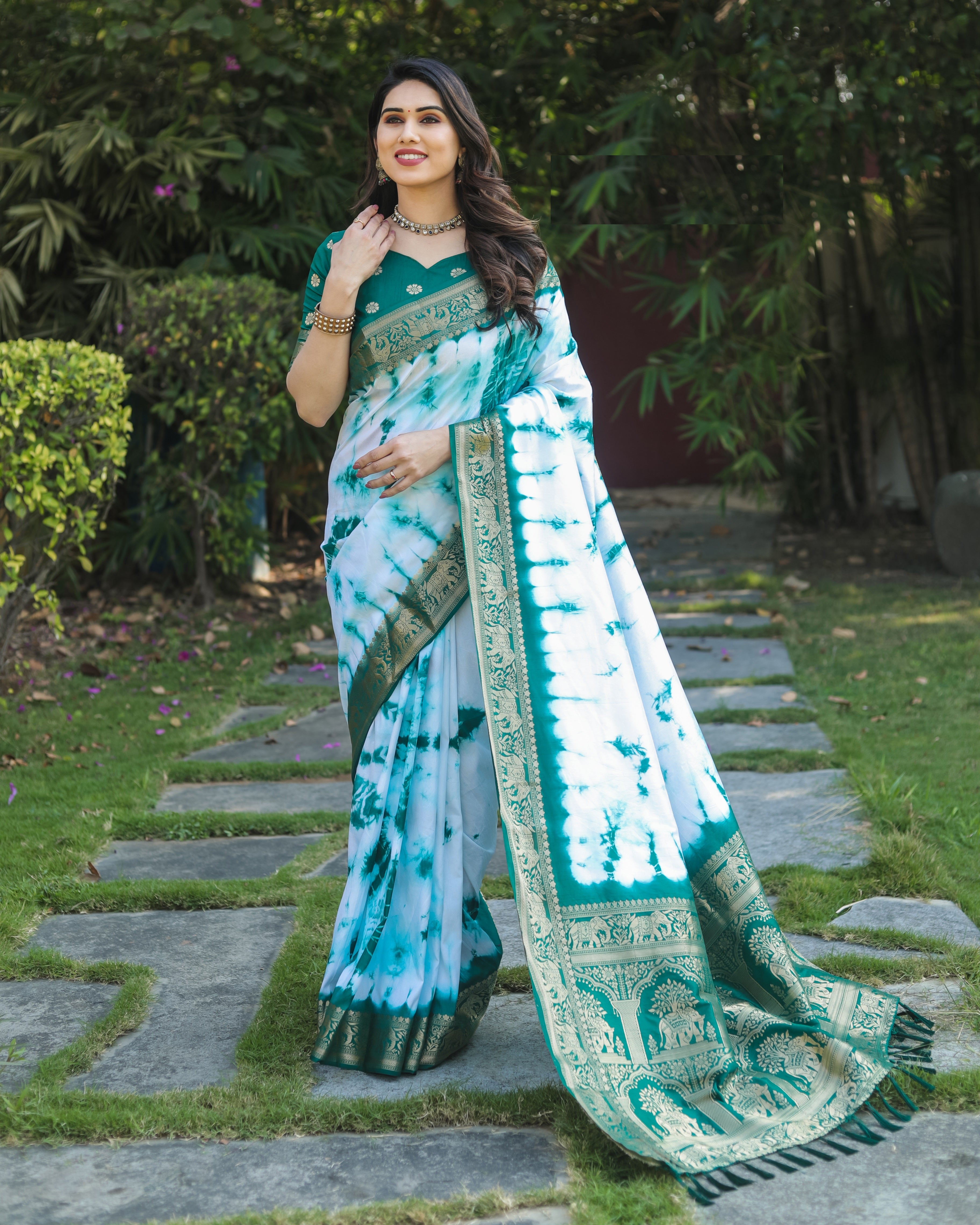 Green And White Pure Shibory Soft Dola silk Saree With Zari Weaving