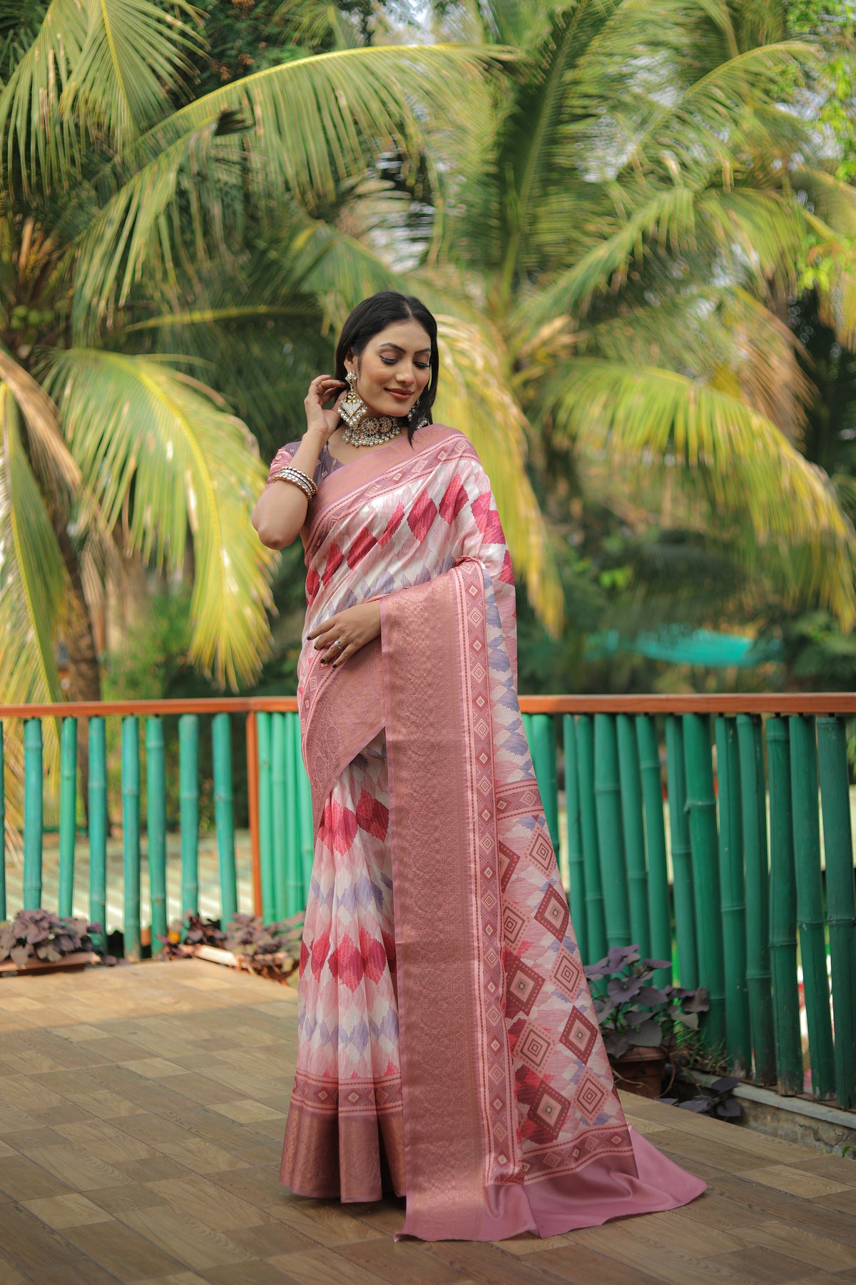 Soft Dola Silk saree with all over Abstract Digital prints with Jari weaving