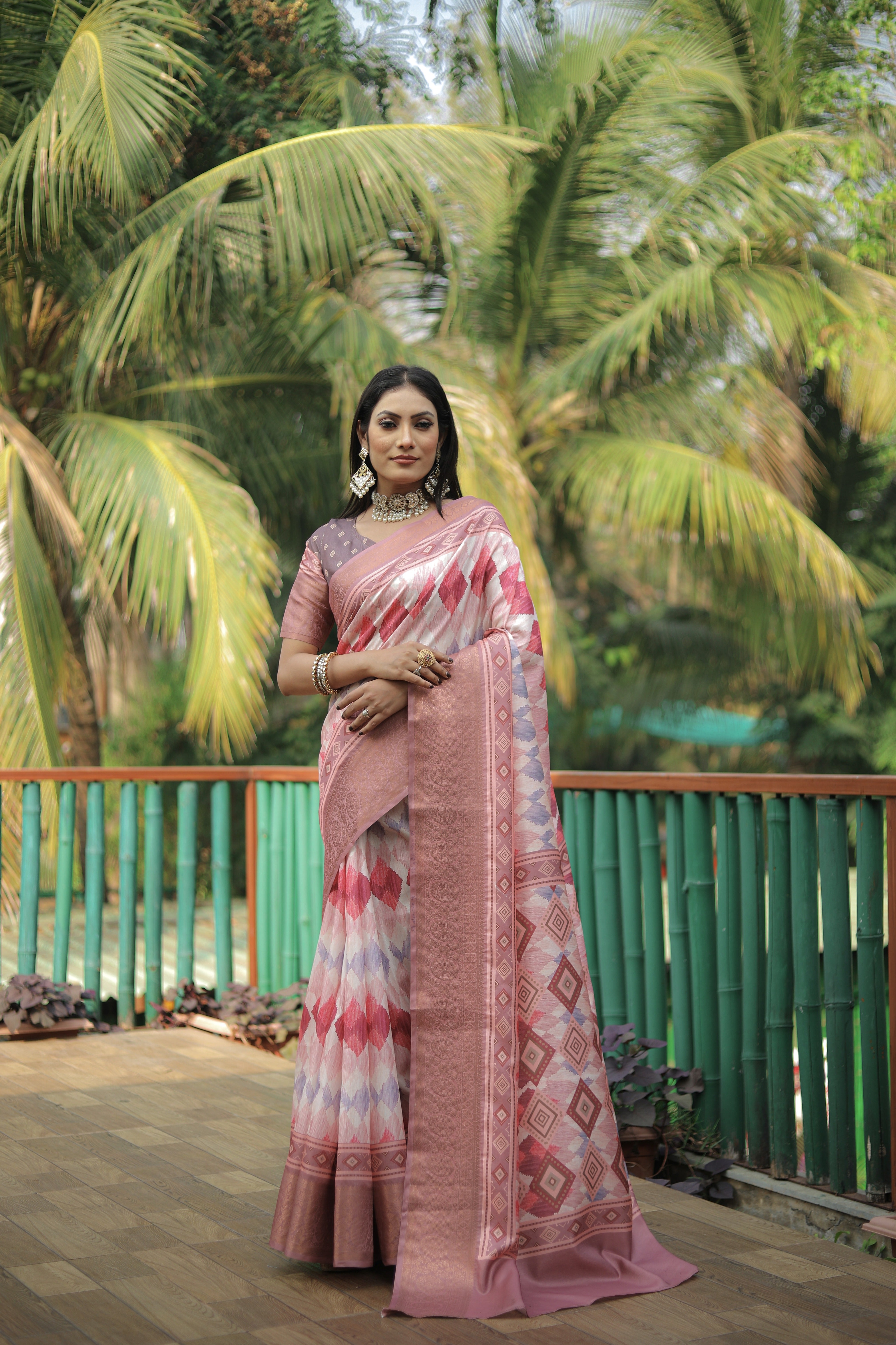 Soft Dola Silk saree with all over Abstract Digital prints with Jari weaving