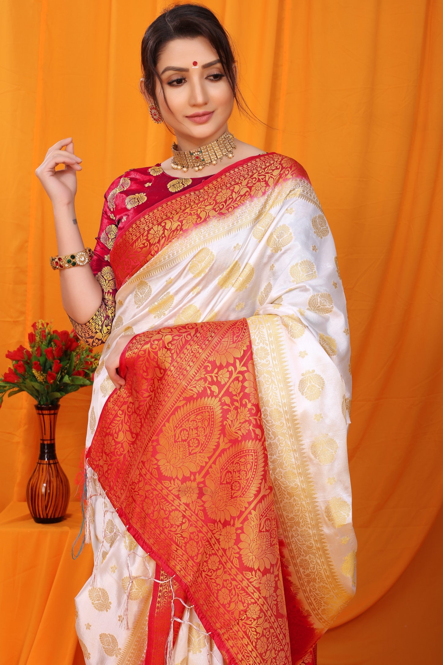 White And Red Pure Silk Kanjivaram Saree With Zari Weaving