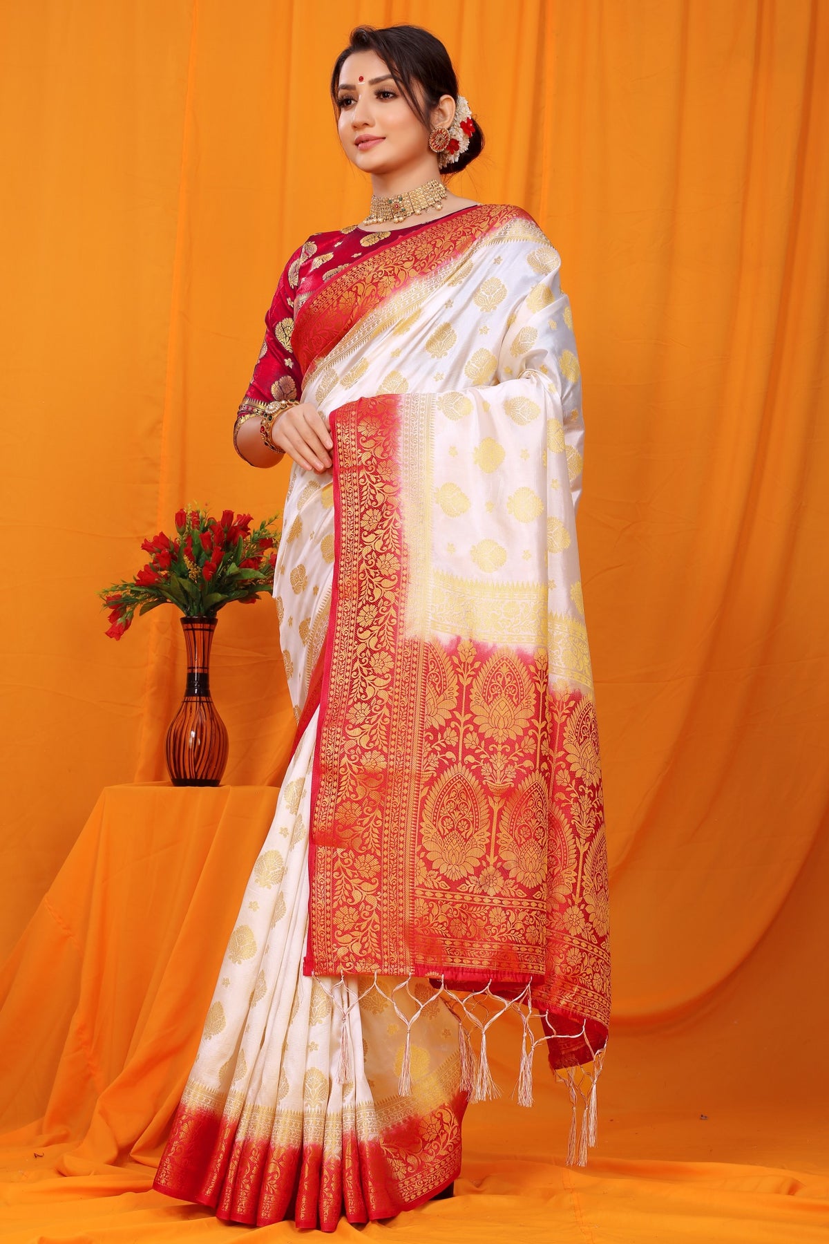 White And Red Pure Silk Kanjivaram Saree With Zari Weaving