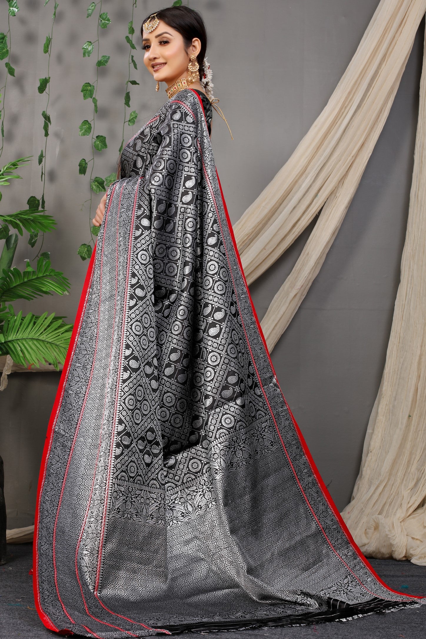 Black Beautiful Soft Silk Banarasi Saree With Silver Zari Weaving