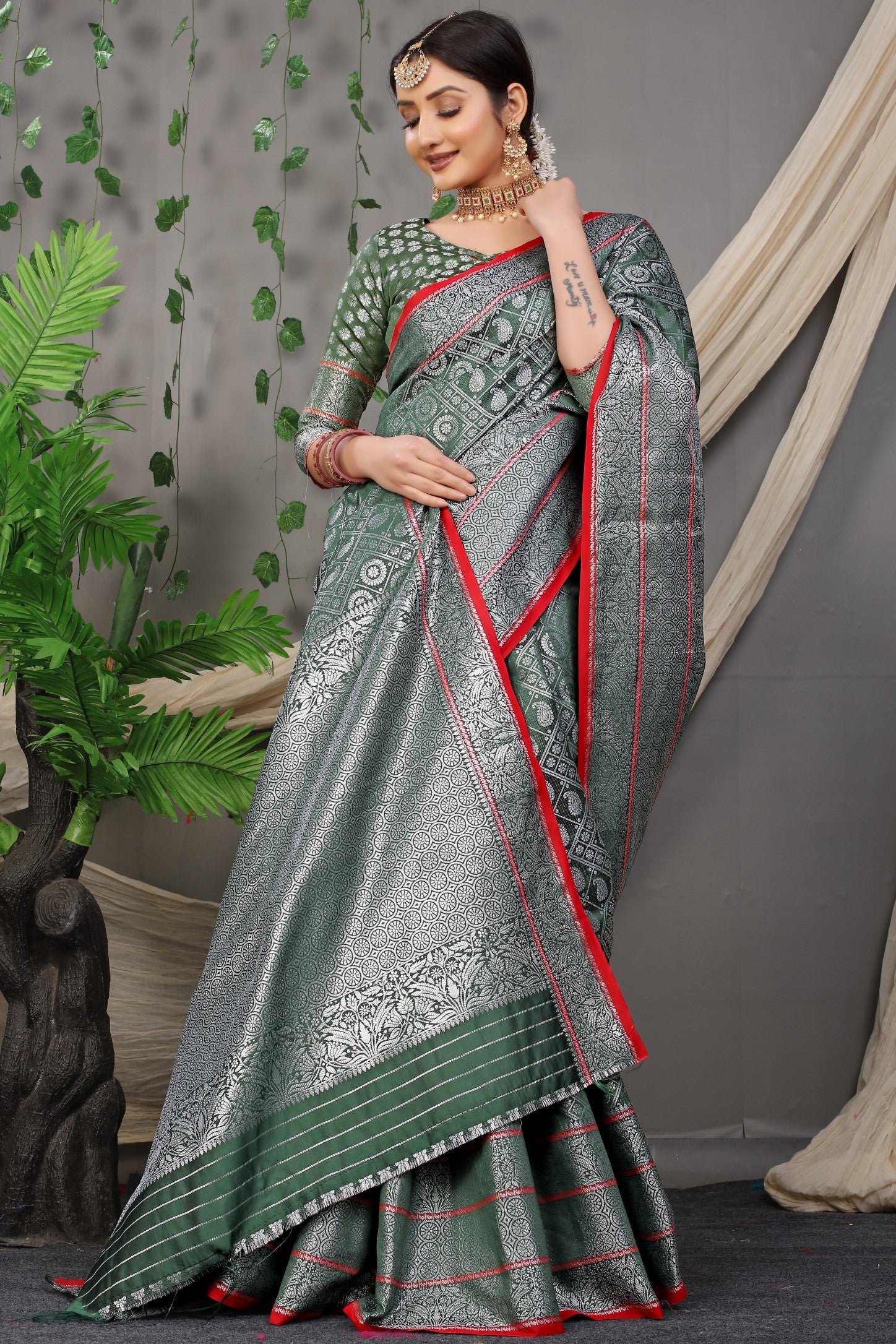 Green Beautiful Soft Silk Banarasi Saree With Silver Zari Weaving