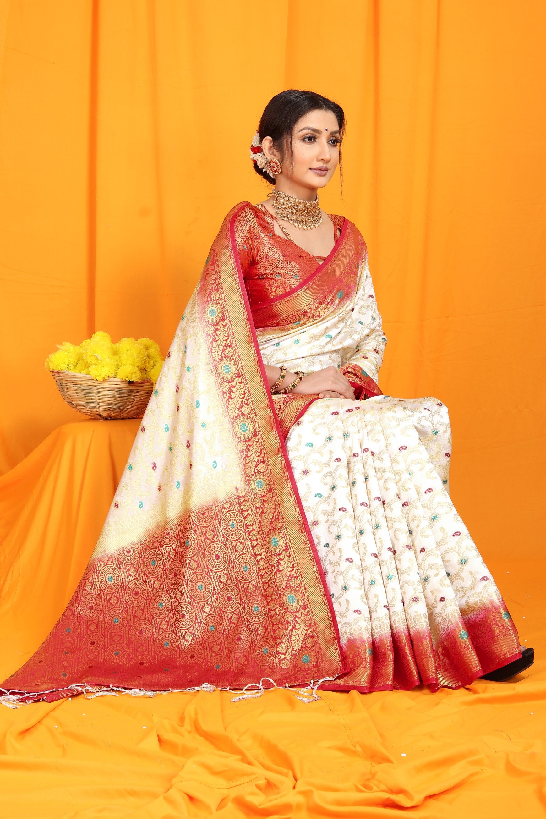 White And Red Pure Silk Kanjivaram Saree With Zari Weaving