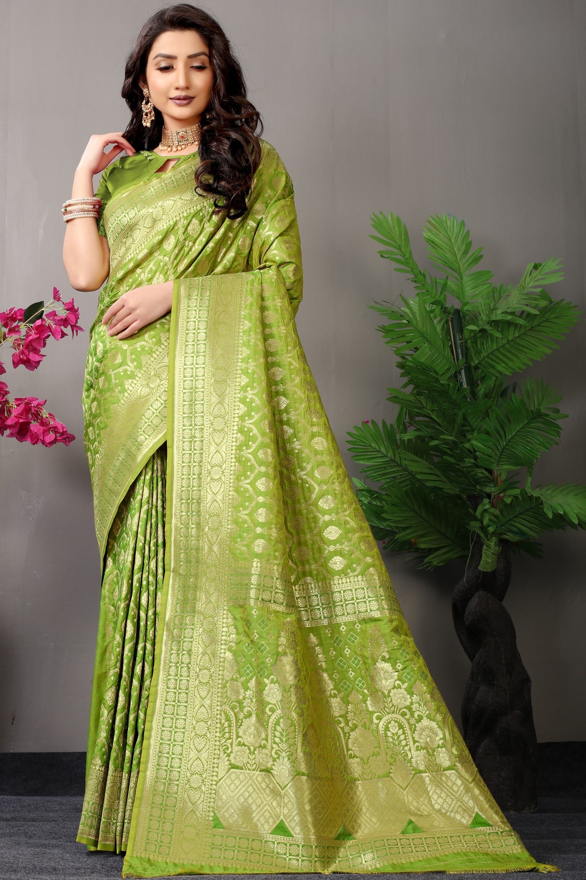 Green Pure Silk Kanjivaram Saree With Gold Jari Weaving