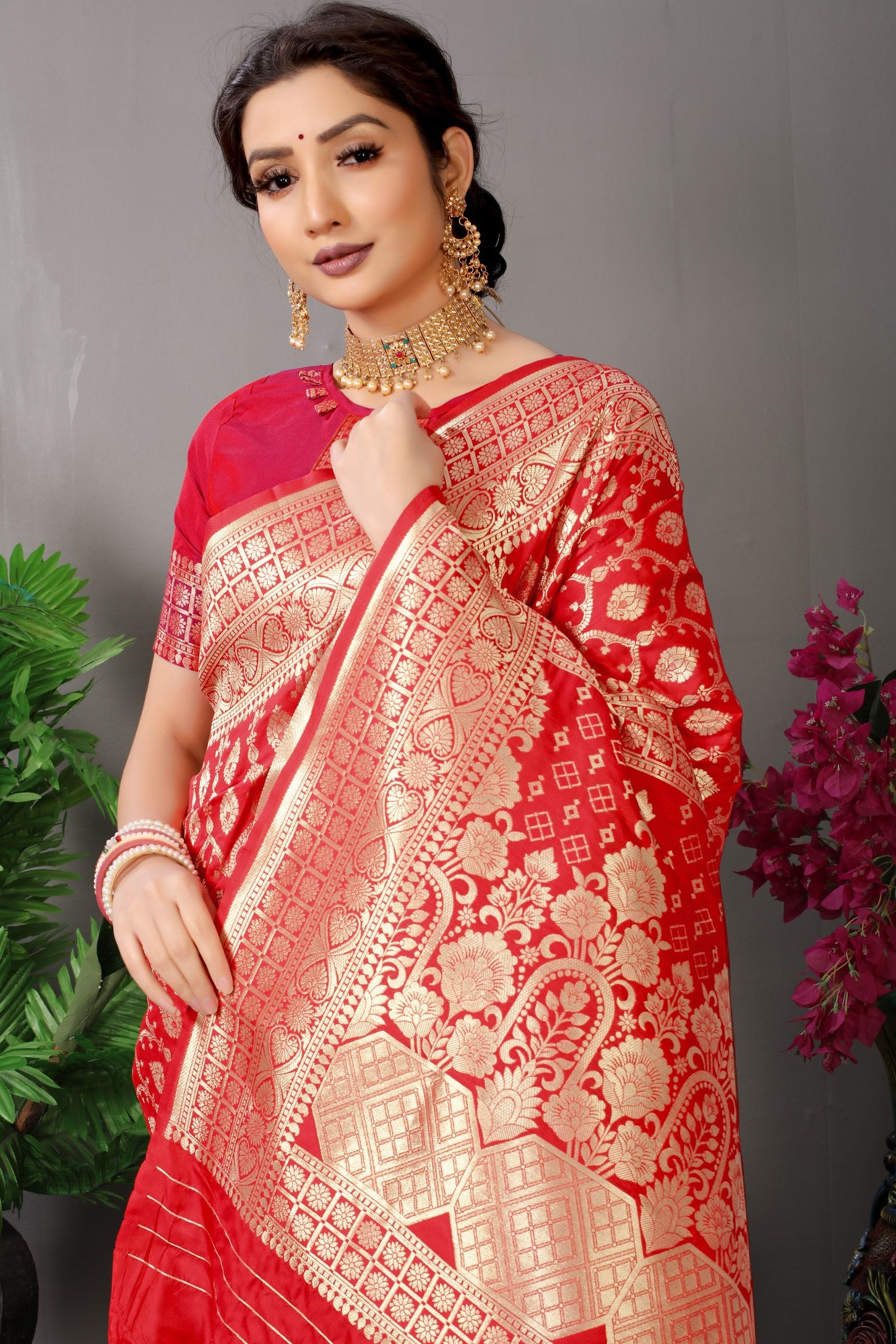 Red Pure Silk Kanjivaram Saree With Gold Jari Weaving