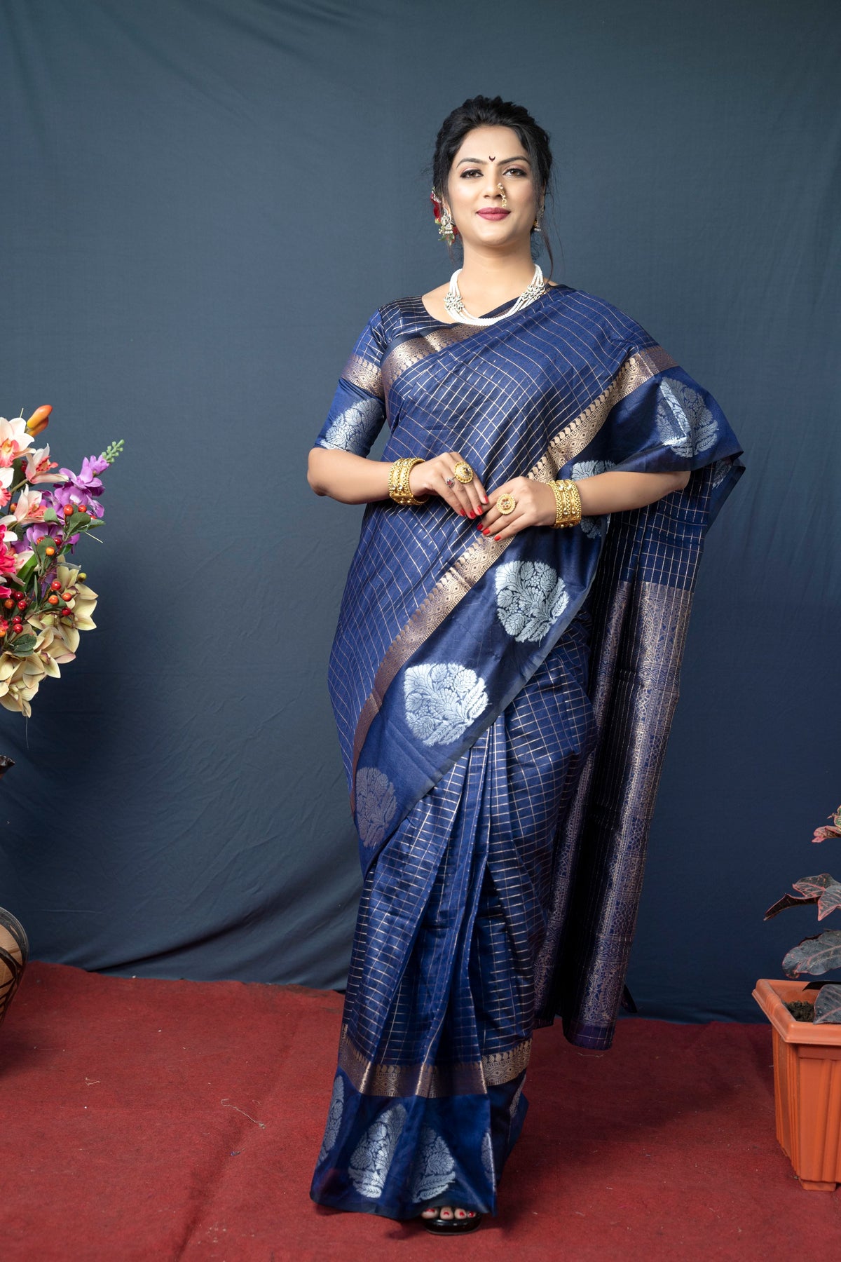 Navy Blue Handloom Linen Weaving Silk Saree With Silver Zari Weaving