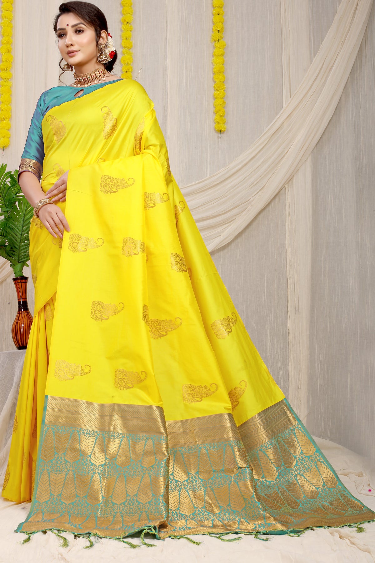 Yellow Beautiful Pure Silk Banarasi Saree With Copper Zari Work