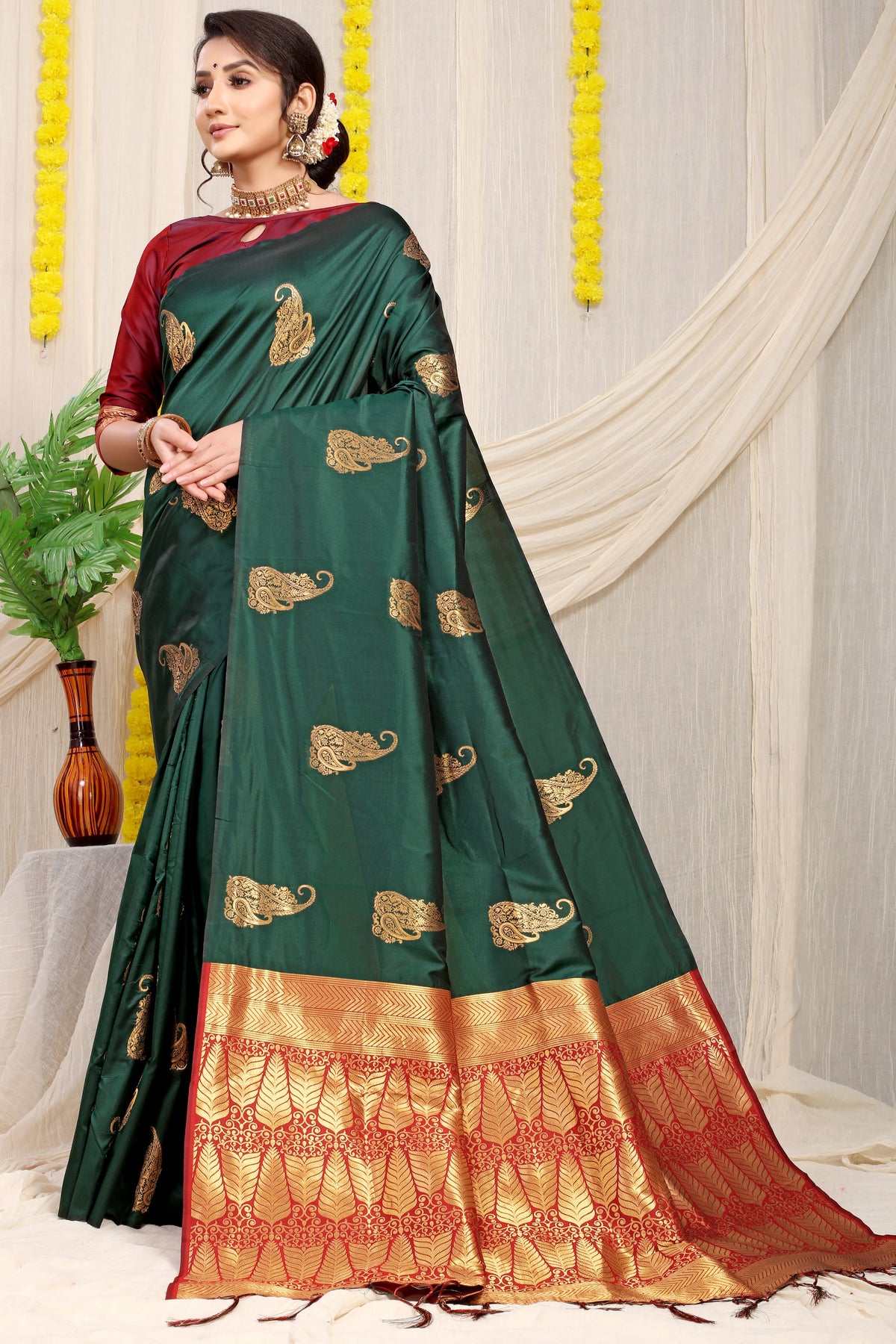 Green Beautiful Pure Silk Banarasi Saree With Copper Zari Work