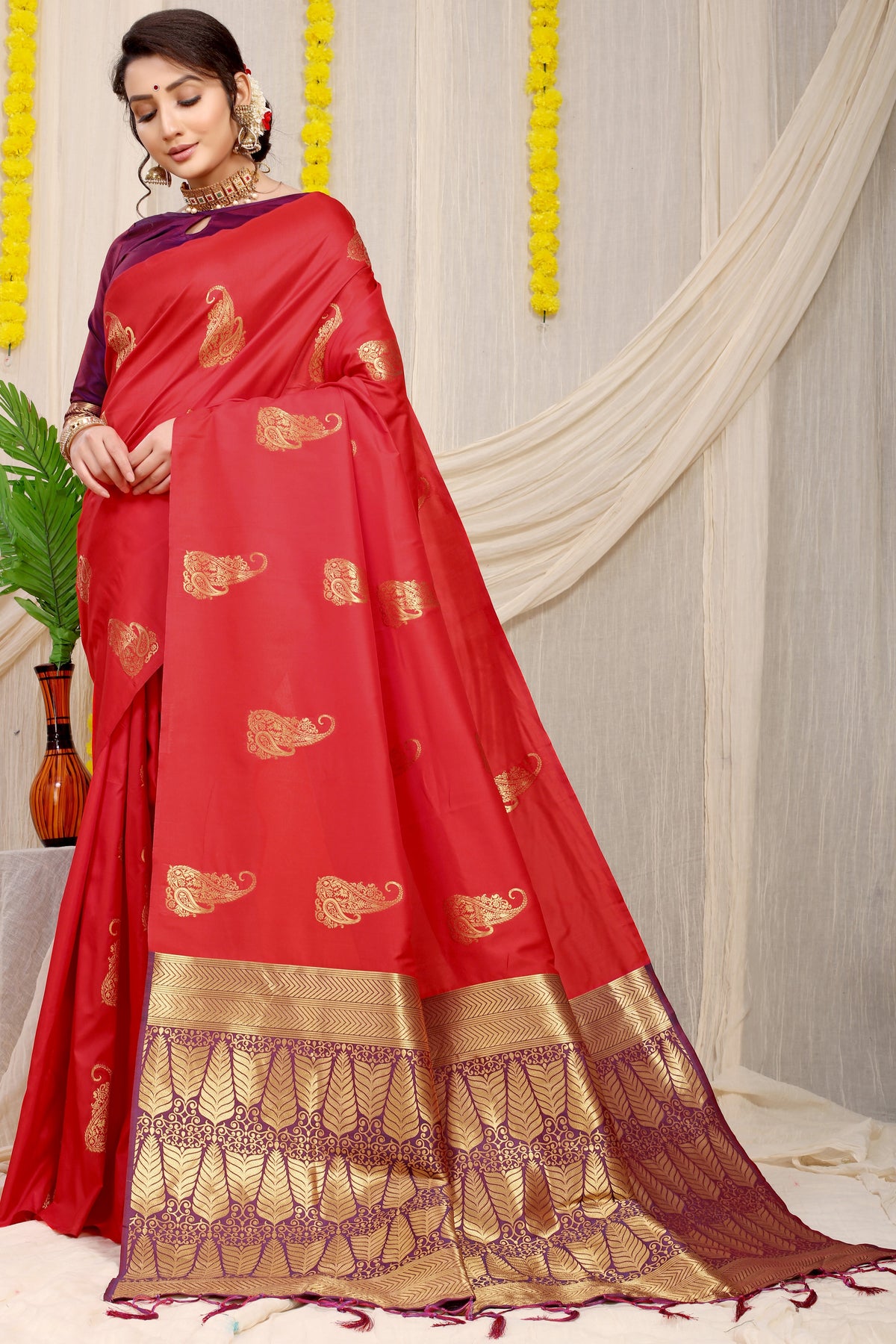 Red Beautiful Pure Silk Banarasi Saree With Copper Zari Work