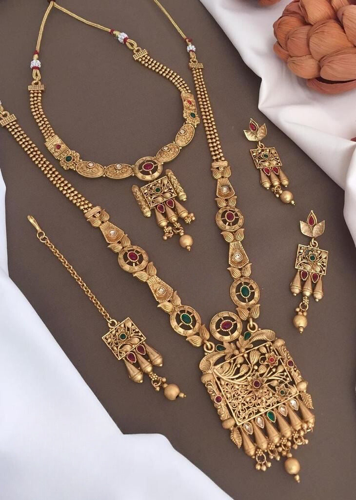 Golden Heavy Necklace Set with Earings and Maang Tikka