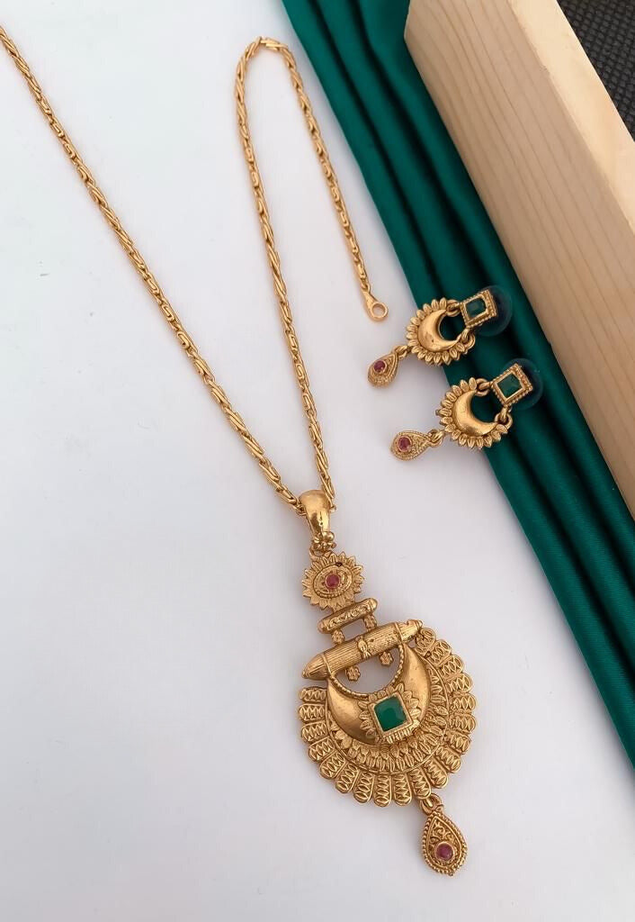 Antique Gold Plated Chain Pendal Set