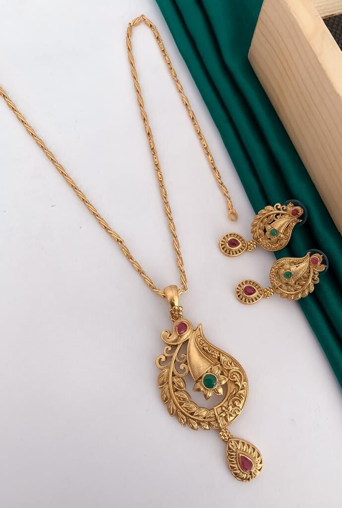 Antique Gold Plated Chain Pendal Set