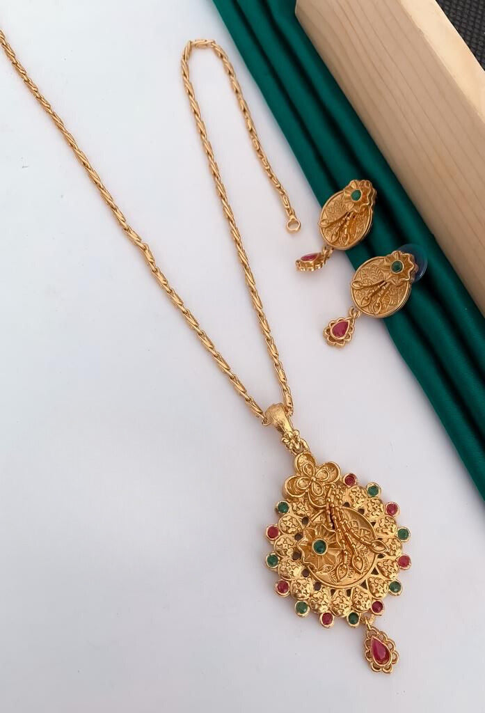 Antique Gold Plated Chain Pendal Set