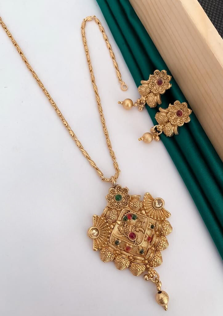 Antique Gold Plated Chain Pendal Set